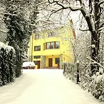 Liana Guest house