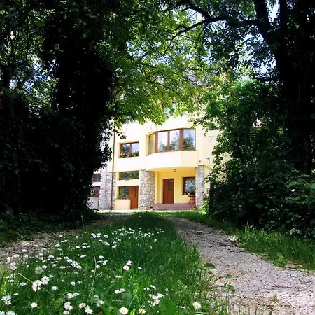 Liana Guest house